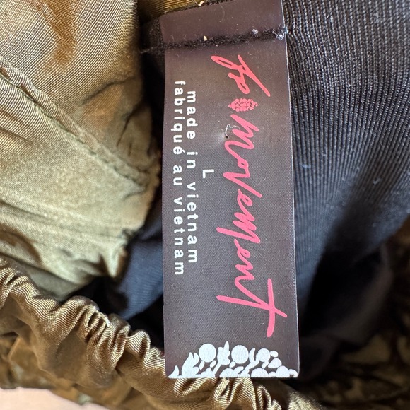 Free People Movement The Way Home Shorts Olive Green High Rise Smocked Large EUC - Picture 6 of 9